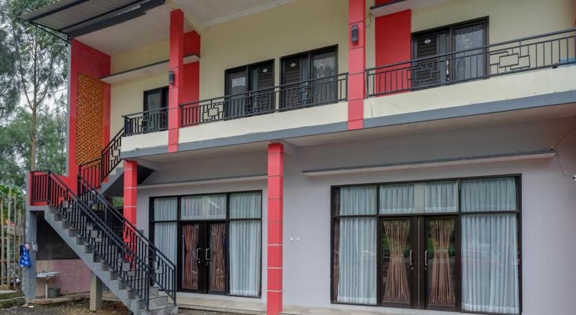 RedDoorz @ Gerbang Dieng Plateau Area Bed and Breakfast in Indonesia
