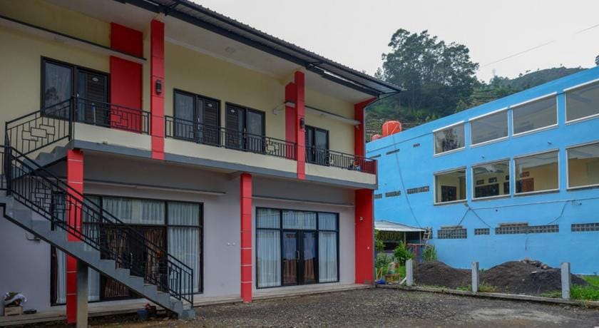 RedDoorz @ Gerbang Dieng Plateau Area Bed and Breakfast in Indonesia