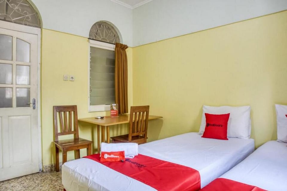 RedDoorz Syariah @ Lempuyangan Bed and Breakfast in Yogyakarta
