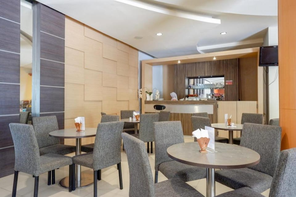 RedDoorz Plus near Hotel Benua Kendari Hotel in Indonesia