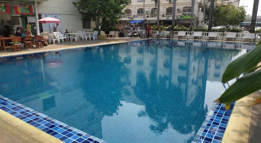 Geek Homestay with minibar & Kingbed &swimmingpool Apartment in Pattaya City