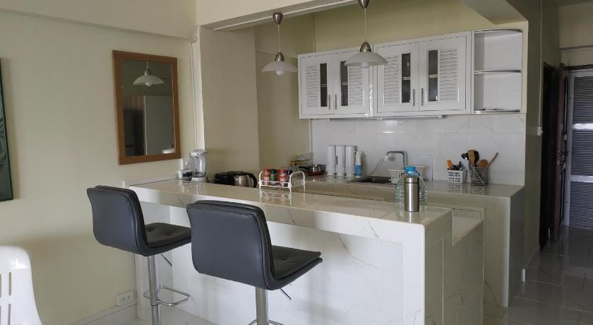 Geek Homestay with minibar & Kingbed &swimmingpool Apartment in Pattaya City