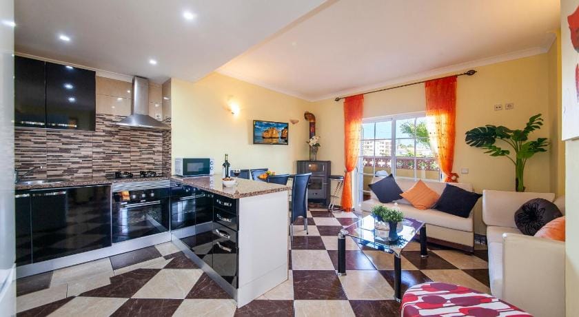 B47 - Walkway Beachview Place Apartment in Lagos