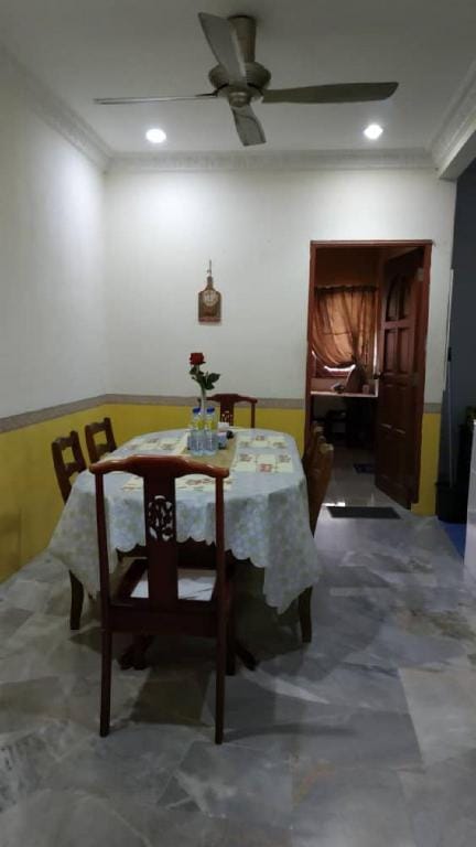 Taiping Normah Homestay (MUSLIM FAMILY only) Vacation rental in Perak