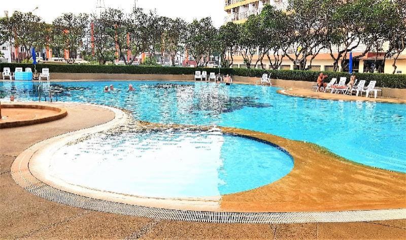 Large modern 1 bed with pool view + Kitchen Apartment in Pattaya City