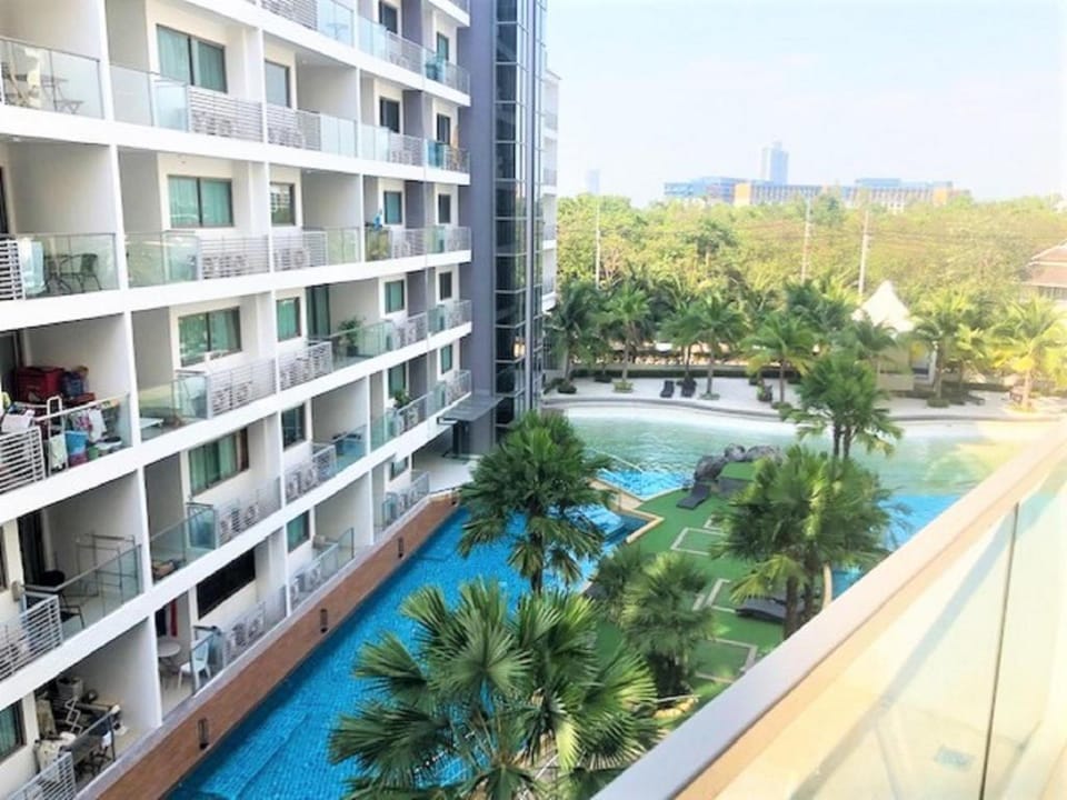 Laguna beach 1A  swimming pool views Pattaya Apartment in Pattaya City