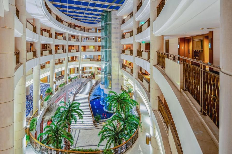 Palace Hotels (Chongqing Nanbin Road Holy Land Hot Spring Branch) 朗丽兹酒店（重庆南滨路圣地温泉店） Hotel in China