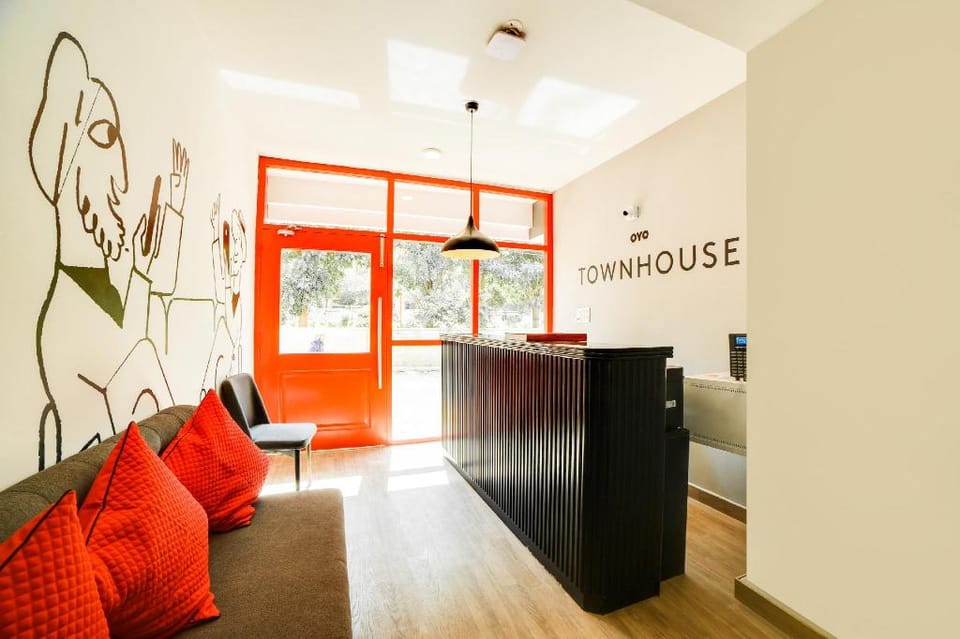 Townhouse Sarvar Hospitality Near Ascendas Park Square Mall Hotel in Bengaluru