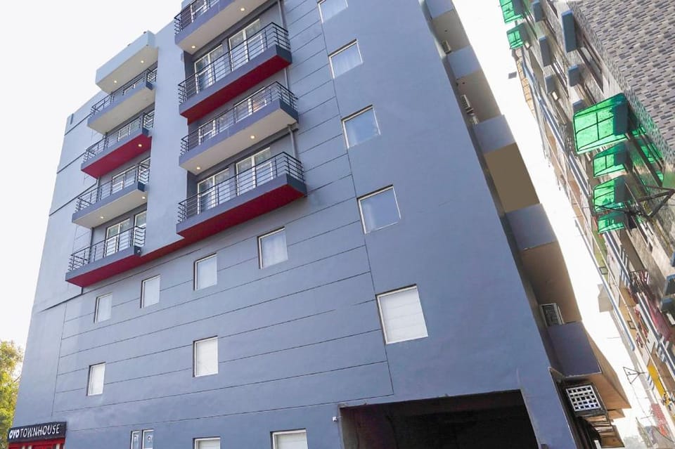 Townhouse Hotel Royal Adress Nearest Parthala Chowk Hotel in Noida