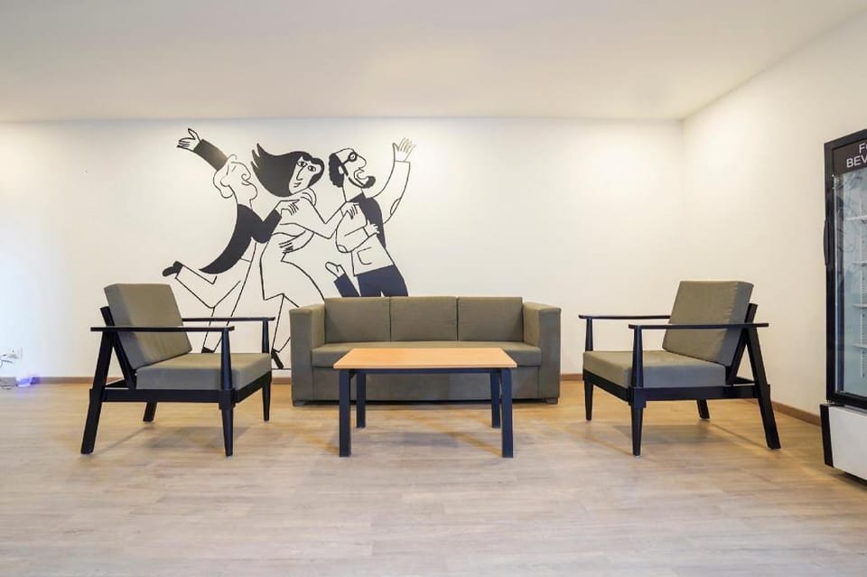 Townhouse Hotel Royal Adress Nearest Parthala Chowk Hotel in Noida