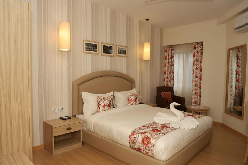 Super Townhouse Oak Rajpur Road Dehradun Hotel in Dehradun