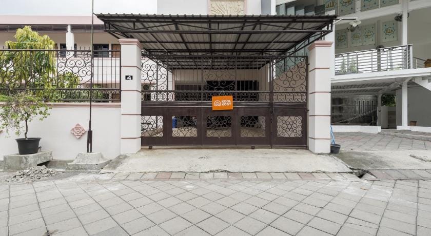 Nilskost Syariah RedPartner near UPN Surabaya Bed and Breakfast in Surabaya