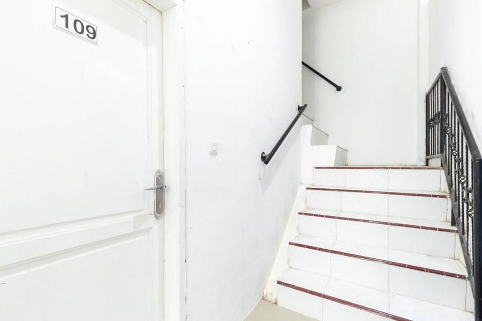 RedDoorz @ Medan Johor Bed and Breakfast in Indonesia