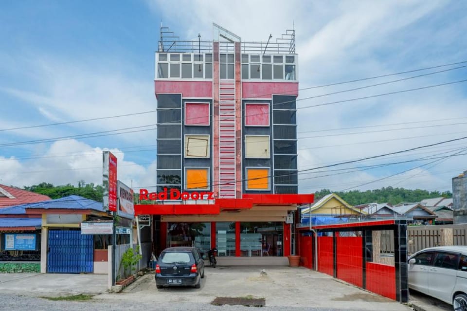 RedDoorz near Kendari Beach 2 Hotel in Indonesia