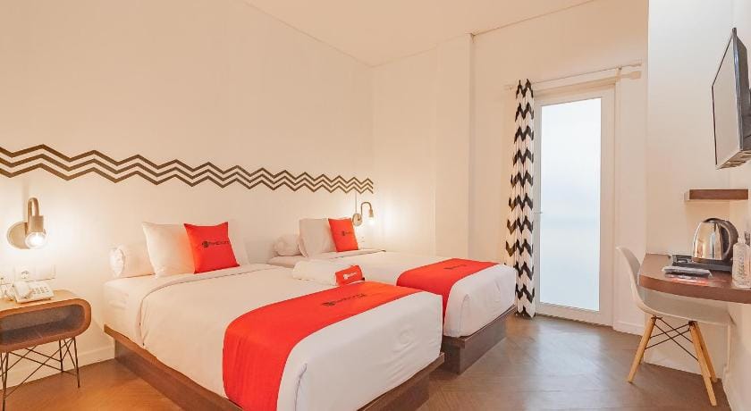 RedDoorz Premium @ Hotel Hebat Hotel in Bandung