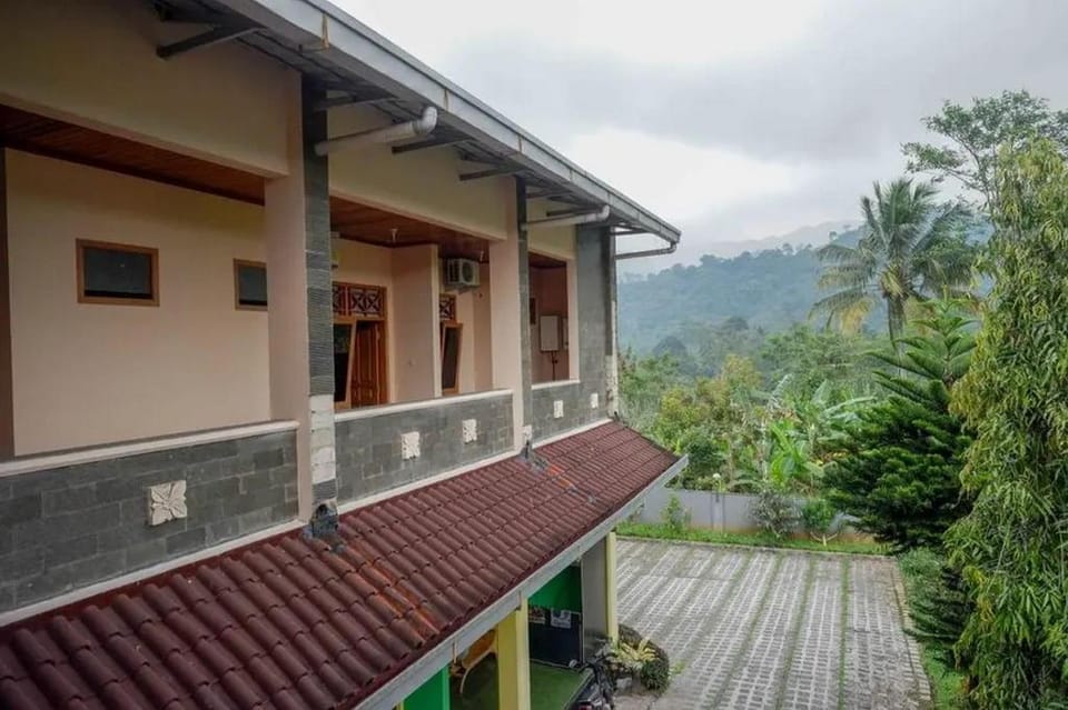 RedDoorz near Lokawisata Baturaden Hotel in Indonesia