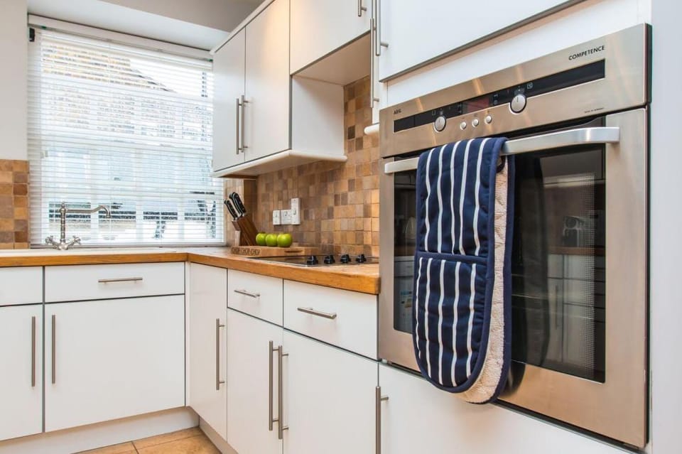 North Audley Street Elegant 3 Bedroom Apartment in City of Westminster