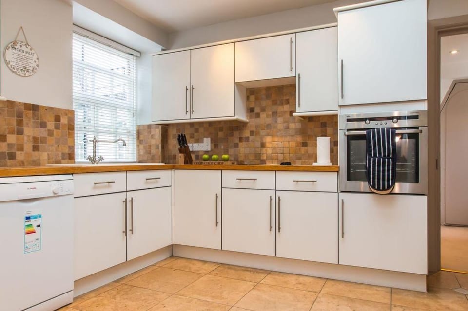 North Audley Street Elegant 3 Bedroom Apartment in City of Westminster