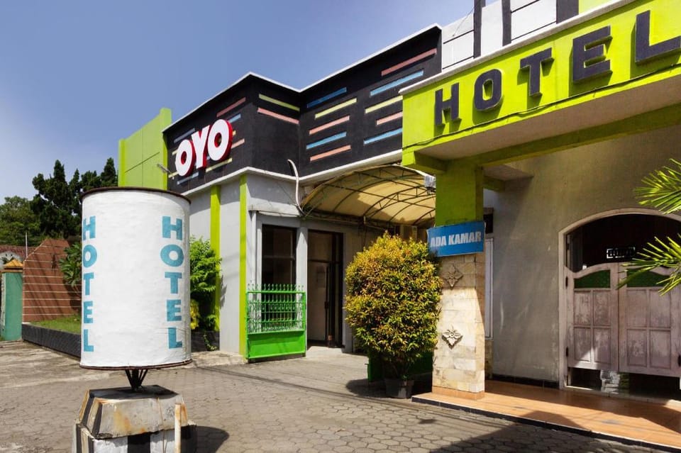 OYO 2919 Andung Residence Hotel in Indonesia