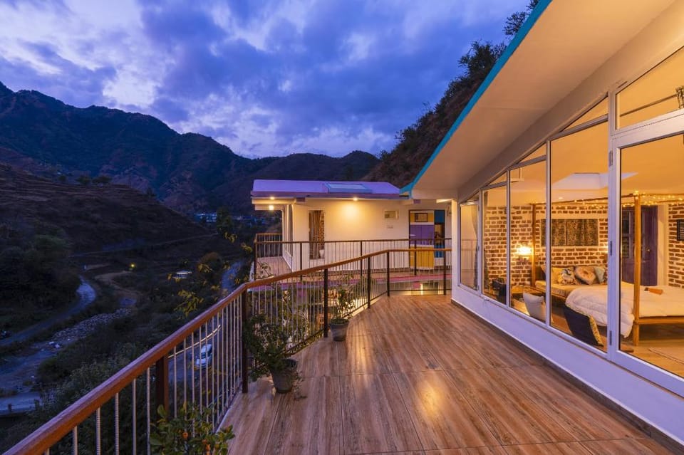 Zostel Plus Mussoorie (Kempty) Hostel in Uttarakhand