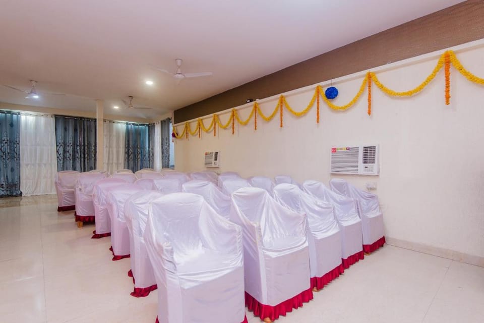 Collection O Phoenix Hotel in Maharashtra