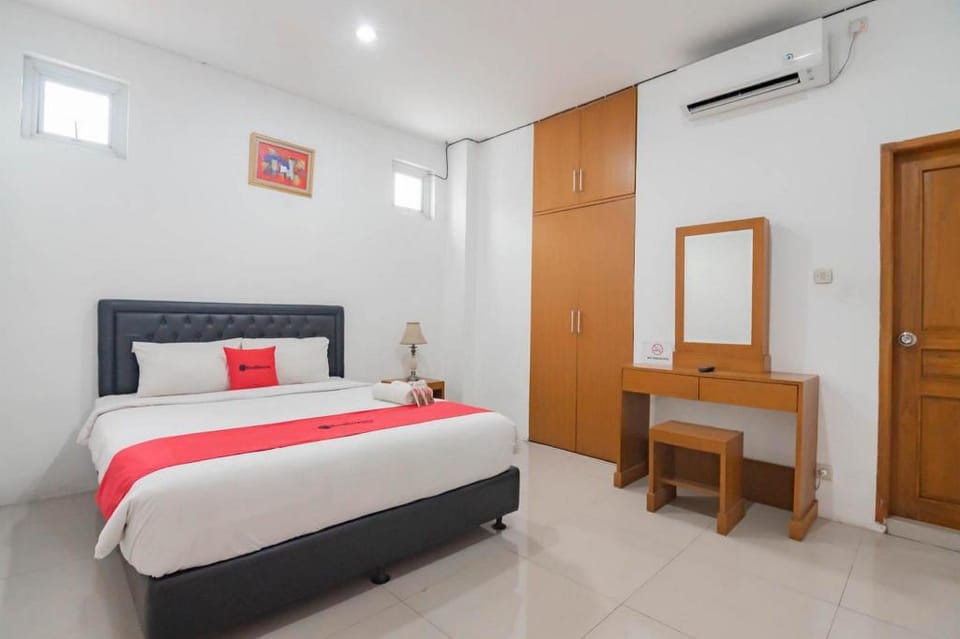 RedDoorz near Exit Toll Moh Toha Hotel in Bandung