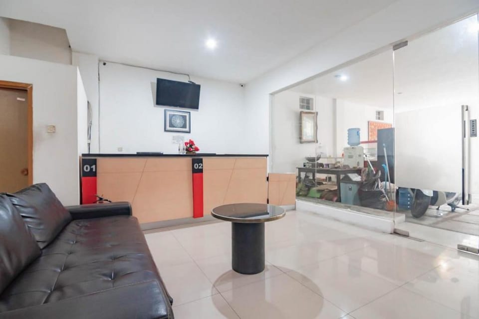 RedDoorz near Exit Toll Moh Toha Hotel in Bandung