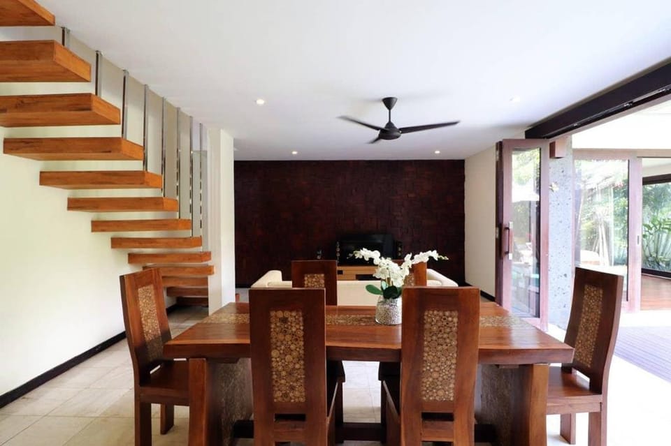6BR Villas Within 12 Mins Walk to Echo Beach Villa in North Kuta