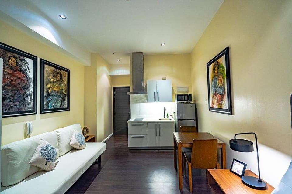 Romantic Art Room in Makati *Fast WIFI* Apartment in Makati