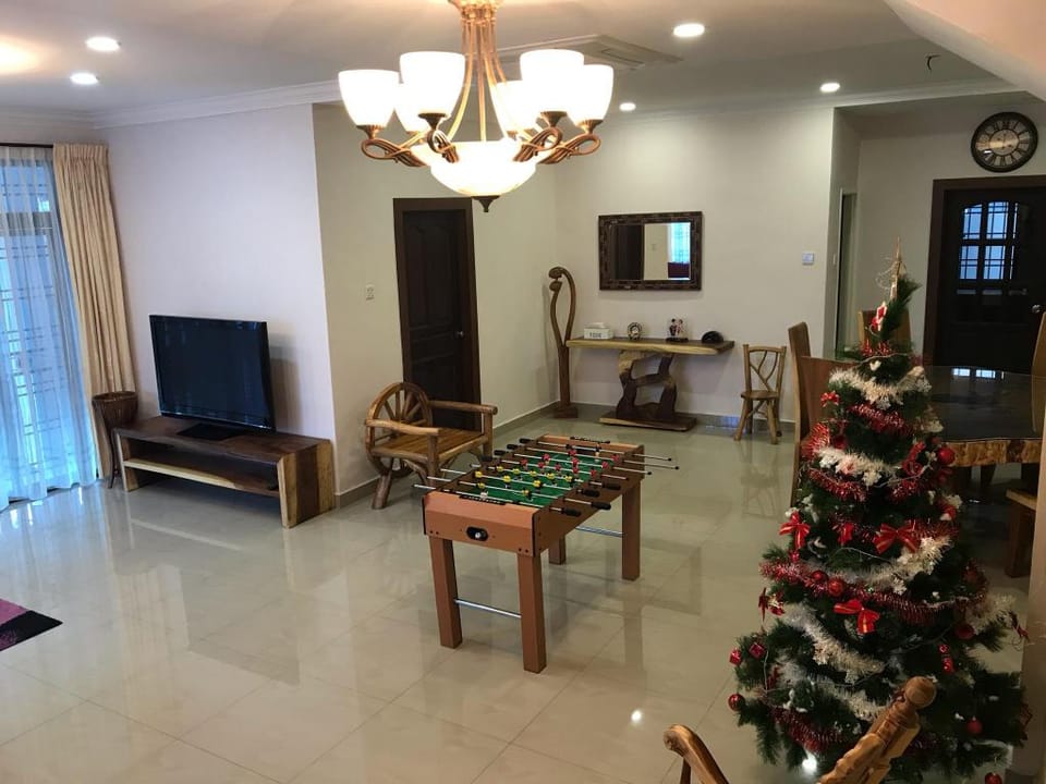 REBEC 12pax@ TebrauCity/Aeon/Ikea/Toppen Vacation rental in Johor Bahru