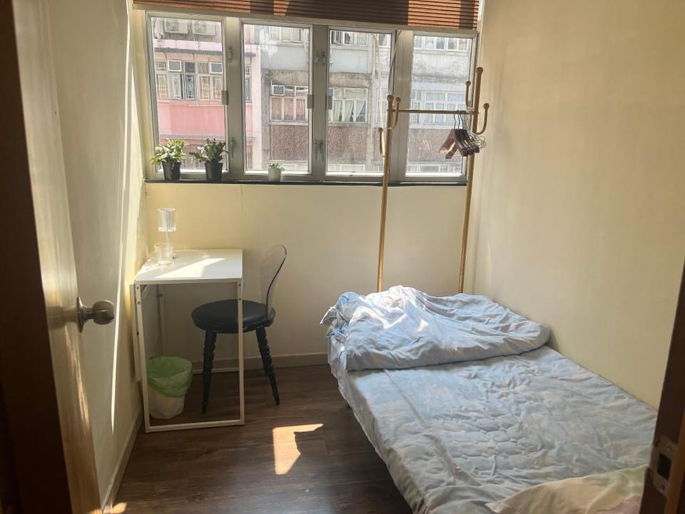 L Wanchai MTR 1mins expo 5 mins by walk B room Apartment in Hong Kong