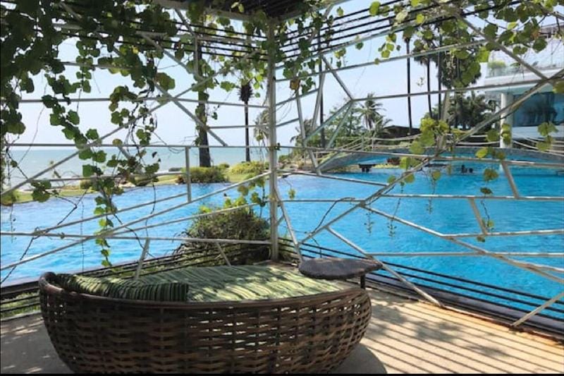 B3 private beach center of Pattaya sea view room Apartment in Pattaya City