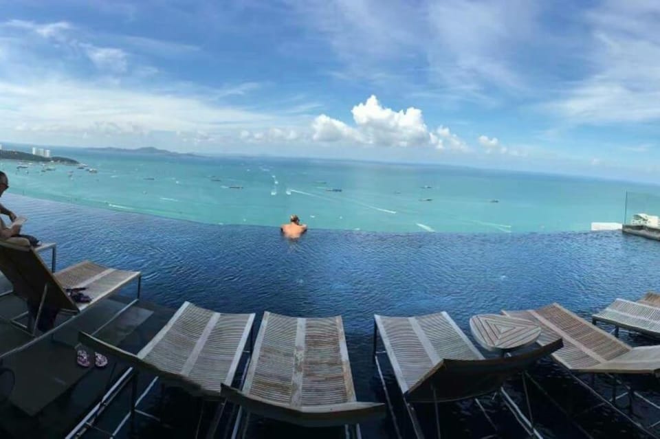 A4 Infinity Pool impressive view 100m china town Apartment in Pattaya City