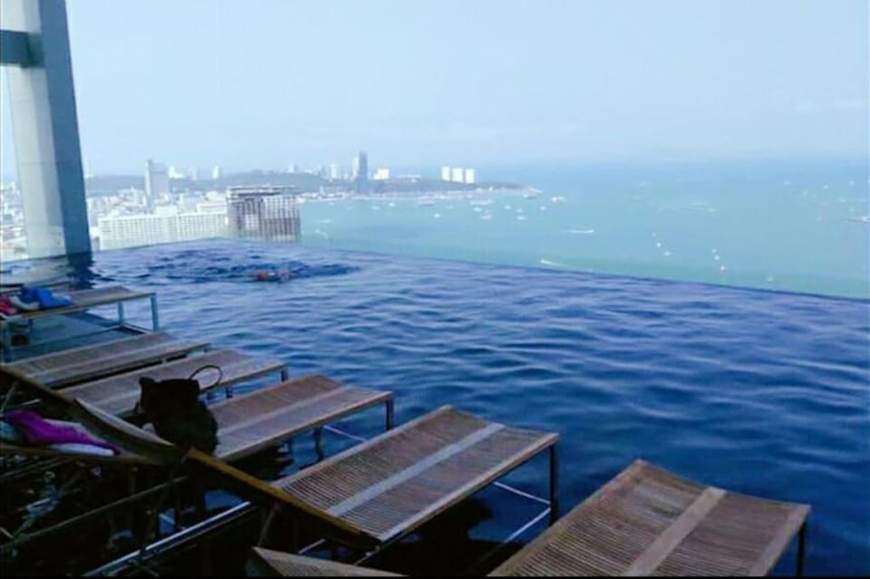 A4 Infinity Pool impressive view 100m china town Apartment in Pattaya City