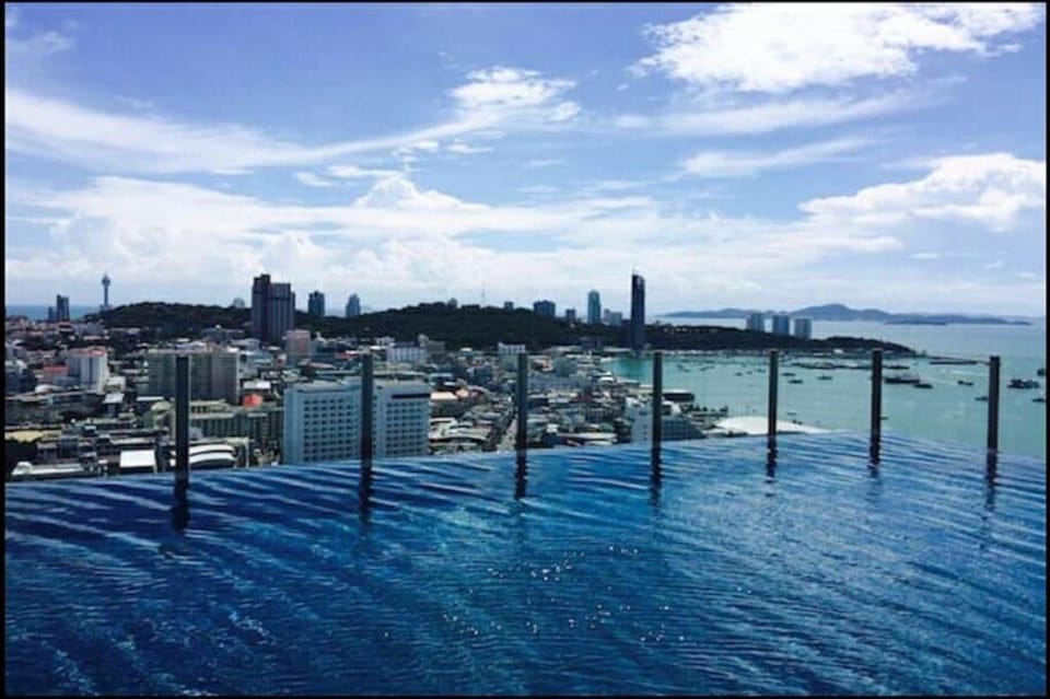 N2 The base   sky infinity pool 100m to the sea  Apartment in Pattaya City