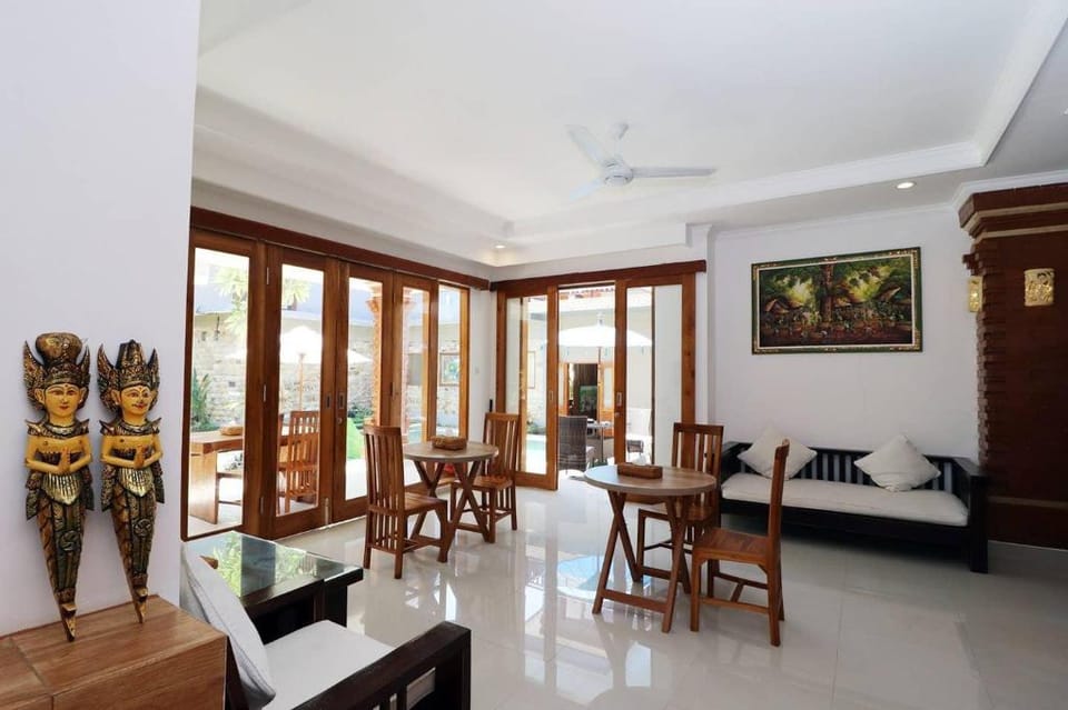 4BR Cozy Villa in Central Canggu Villa in North Kuta
