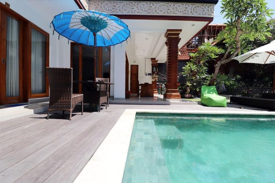 4BR Cozy Villa in Central Canggu Villa in North Kuta