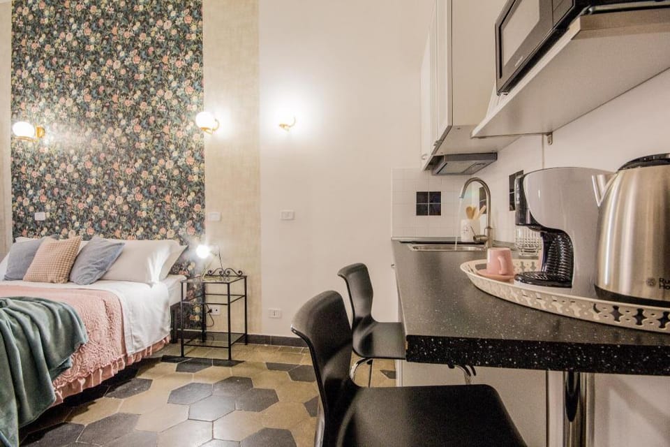 Romantic and bright mini apartment  in city centre Apartment in Rome