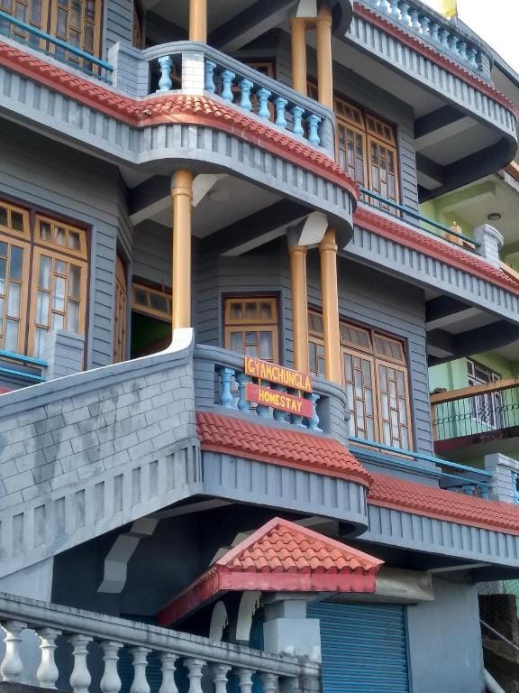 GYAMCHUNGLA HOME STAY. 3 rooms with 3 big bathroom Apartment in Darjeeling
