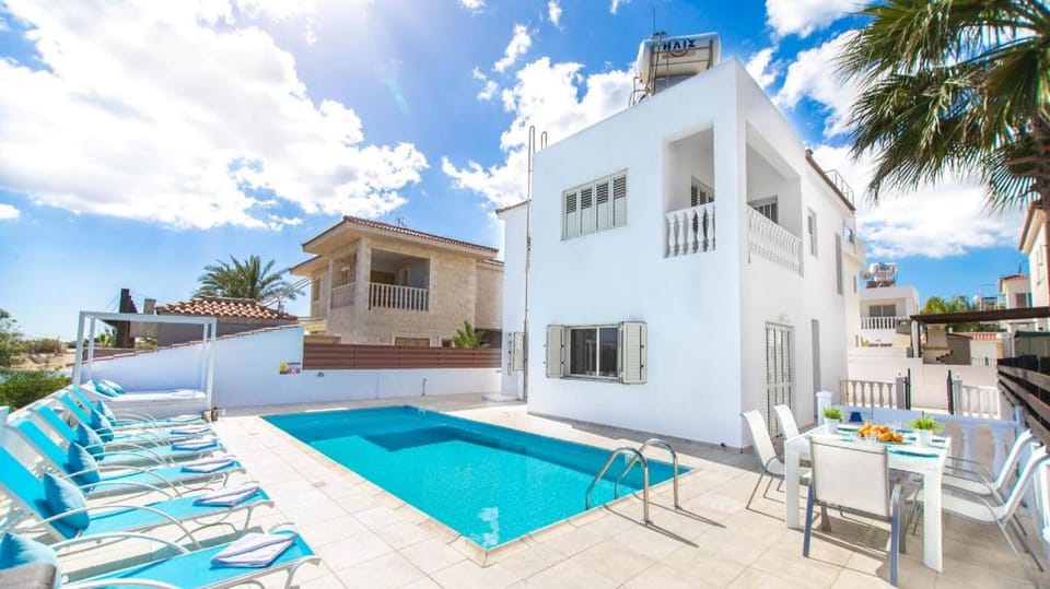 Rent Private Villa 134 Villa in Paralimni
