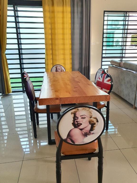 YOLO Relaxing Hub (Semi D with Contactless entry) Vacation rental in Johor