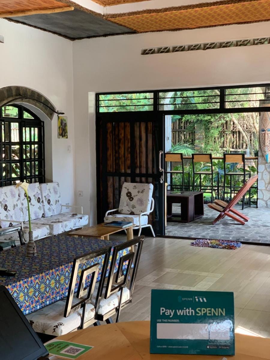 URUGANO VIRUNGA PALACE Bed and Breakfast in Africa