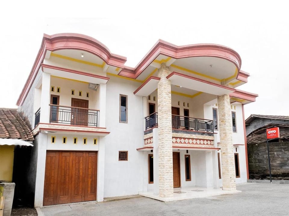 OYO 3076 Lilik Homestay Syariah Vacation rental in Indonesia