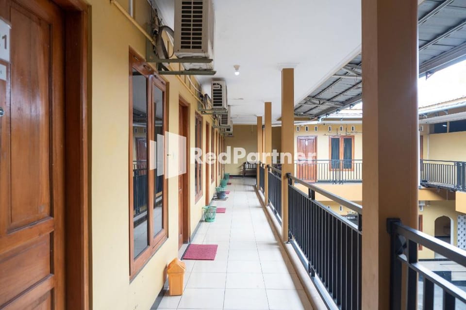 Wisma Handayani Syariah Mitra RedDoorz near RSUD Wonosari Hotel in Special Region of Yogyakarta