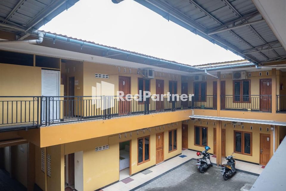 Wisma Handayani Syariah Mitra RedDoorz near RSUD Wonosari Hotel in Special Region of Yogyakarta