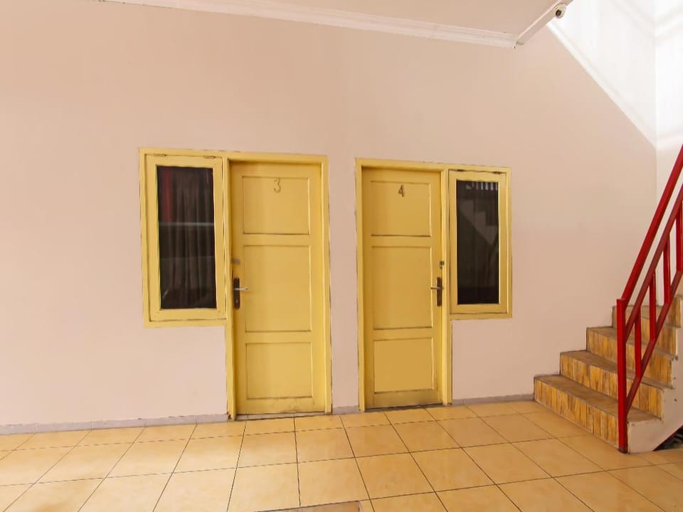 OYO 3060 Al Fatih Guest House Syariah Hotel in Indonesia