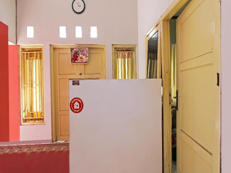 OYO 3060 Al Fatih Guest House Syariah Hotel in Indonesia