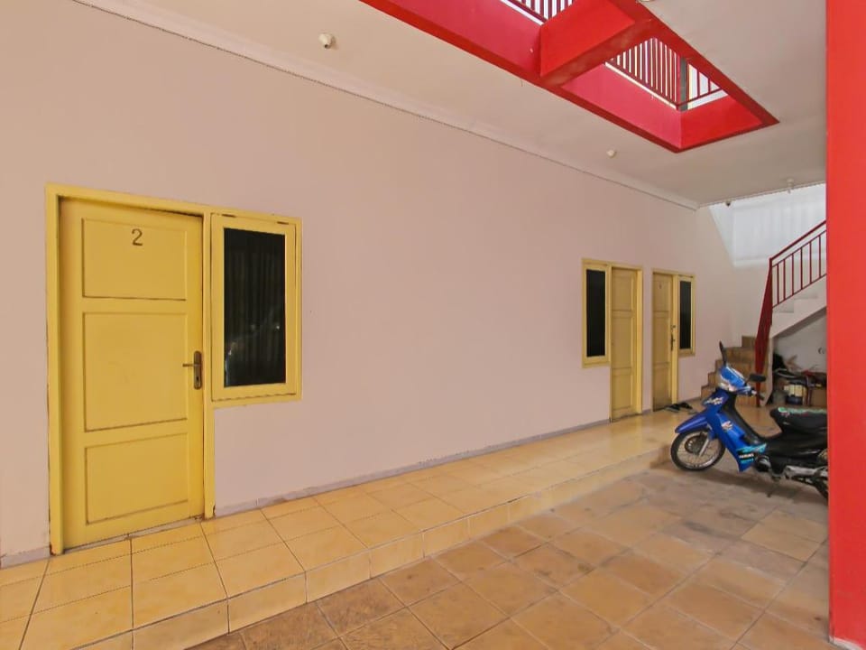 OYO 3060 Al Fatih Guest House Syariah Hotel in Indonesia