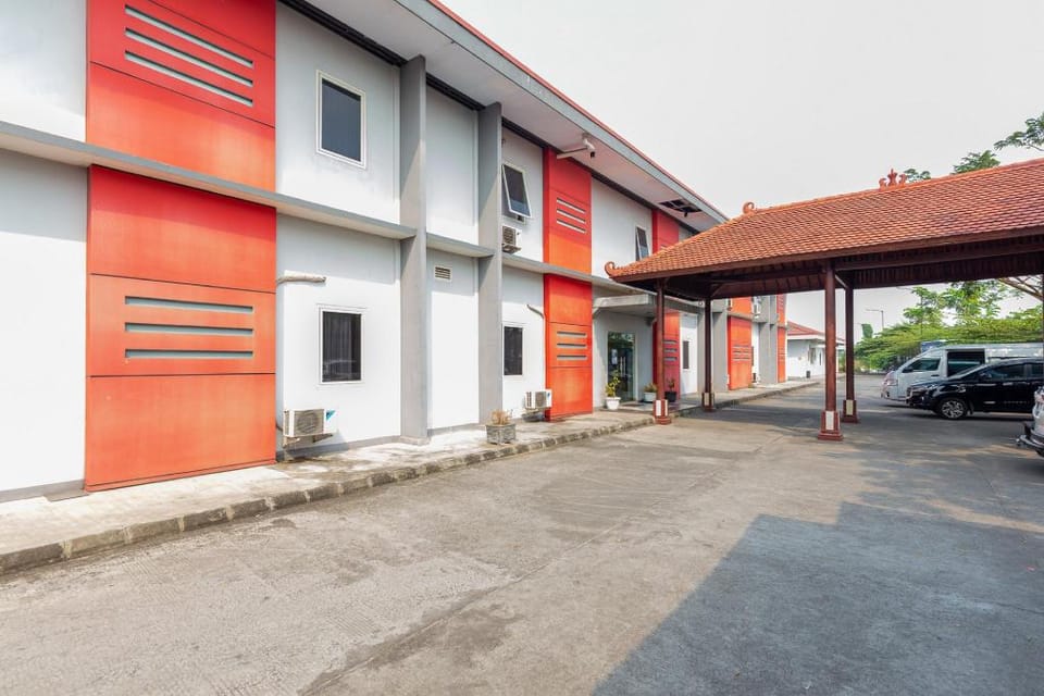 RedDoorz near T1 Juanda Airport Hotel in East Java
