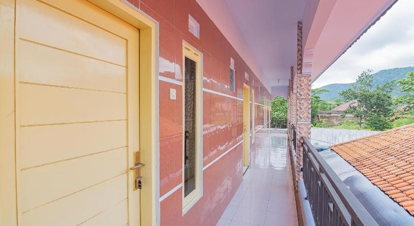 RedDoorz Syariah @ Tambak Mekar Street Subang Bed and Breakfast in West Java